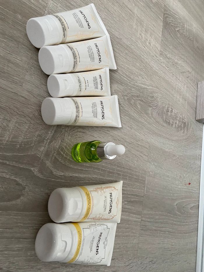 Lot huygens gel nettoyant gommage lait corps et sérum hyaluronic
