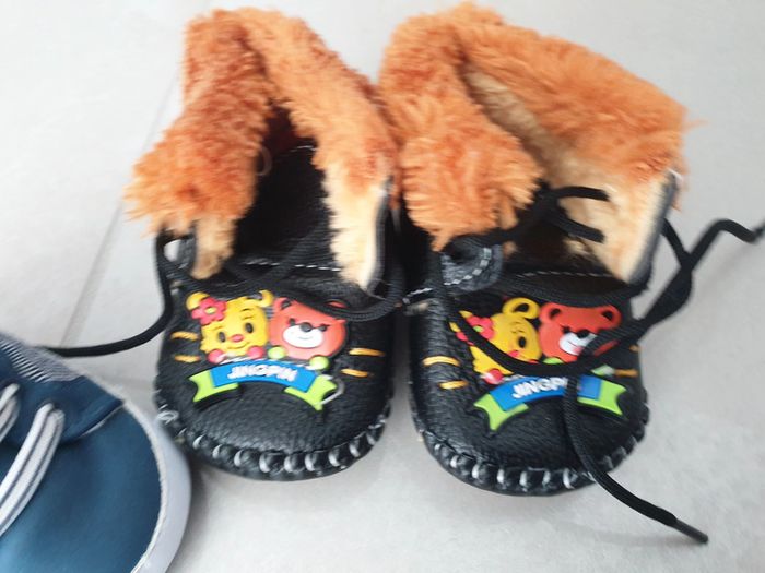 1 paire de chaussures bebe naissance jusqu'a 6 mois taille 13