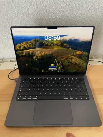 MacBook Pro 14" (nov. 2023) Puce : Apple M3 Pro Mémoire : 18 Go RAM Stockage : SSD 512 Go
