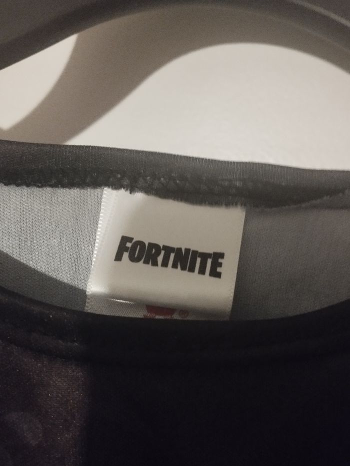 T-shirt fortnite 11/12 ans - photo numéro 3