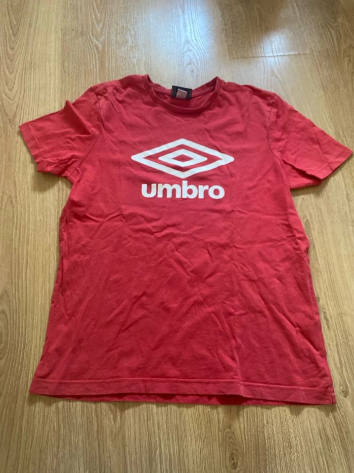 T shirt Umbro rouge taille S homme