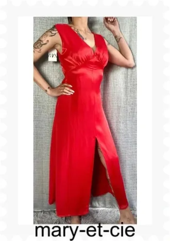 SOLDE Robe longue satinée fendue - Zara - taille M - neuf avec étiquette
