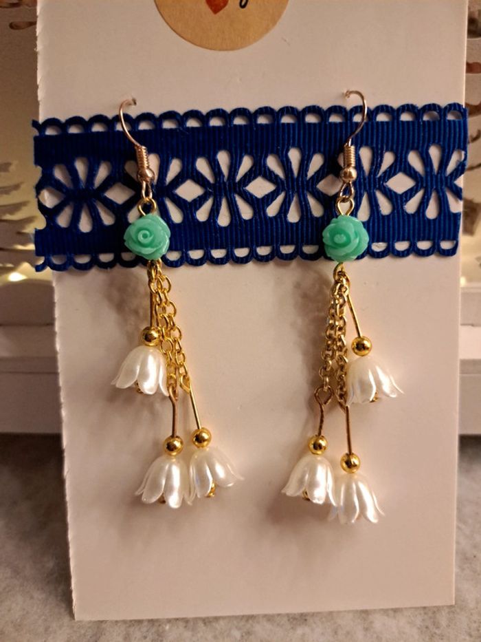 Boucles d'oreilles pendante blanches et vert lagon - photo numéro 4