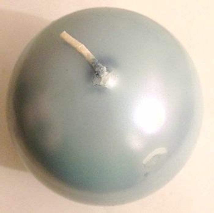 Bougie bleue claire de forme ronde pour festivité ou autre - photo numéro 4