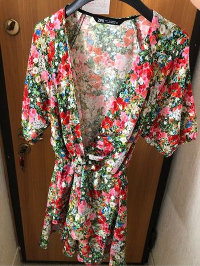 Petite robe fleurie taille S  de Zara