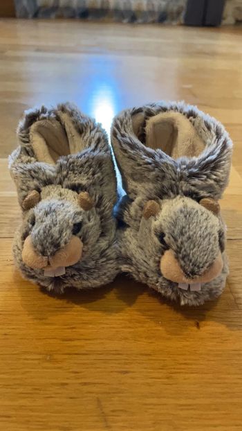 Chaussons souples bébé marmottes à scratch beige et crème
