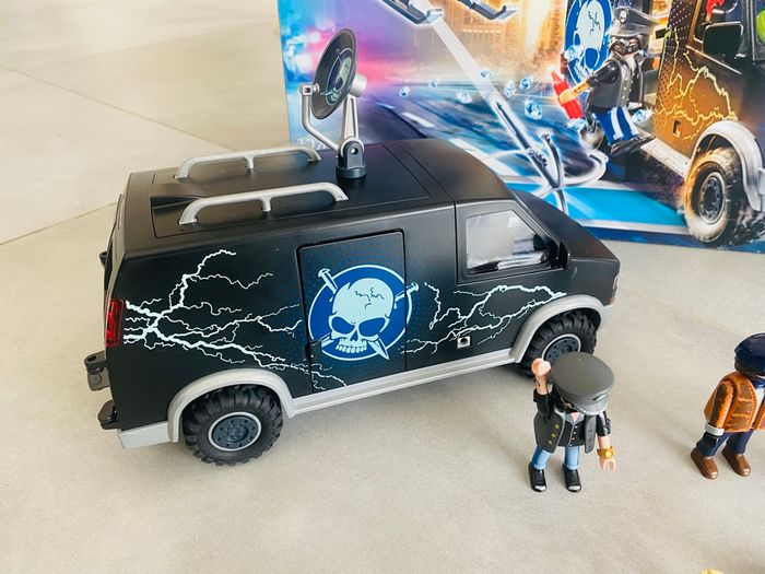 Playmobil city 70575 camion de bandits et policier - photo numéro 3