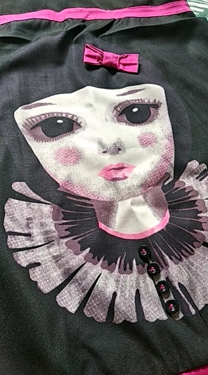 Robe noir et fushia - photo numéro 3