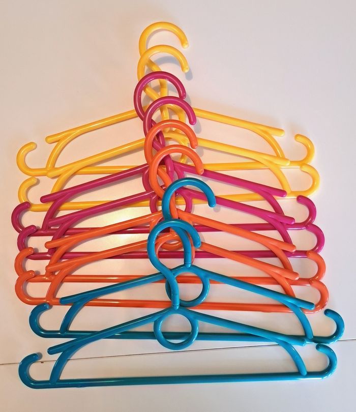 Lot de 8 cintres enfants TBE - photo numéro 3