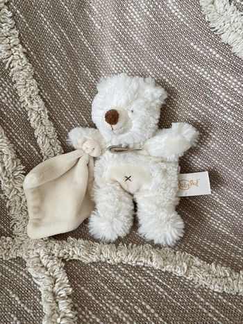 Peluche doudou mouchoir 19cm babynat ours blanc et beige très bon état