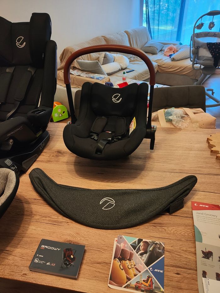 A vendre cosy+siège auto évolutif marque Jane - photo numéro 7