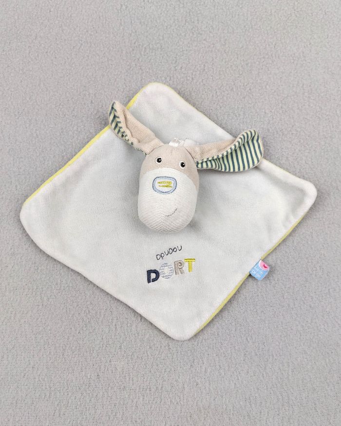 Doudou plat chien SUCRE D’ORGE Doudou dort bleu gris vert rayures