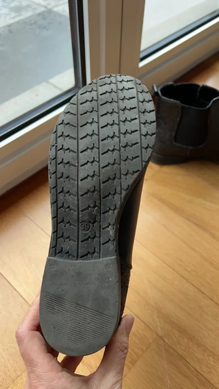 Bottines courtes noires avec arrière Paillettes 39 - photo numéro 4