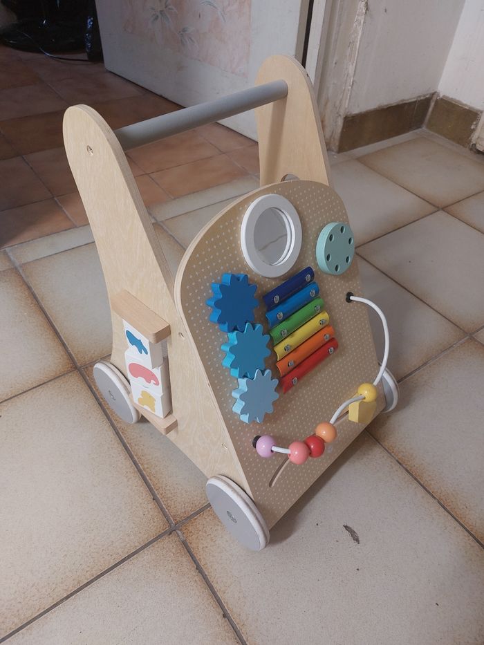 Chariot marche avec freins