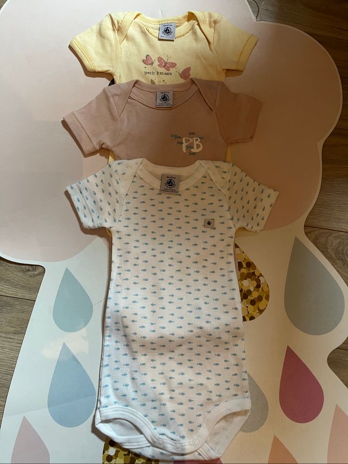 Lot de bodys fille 6mois petit bateau neuf