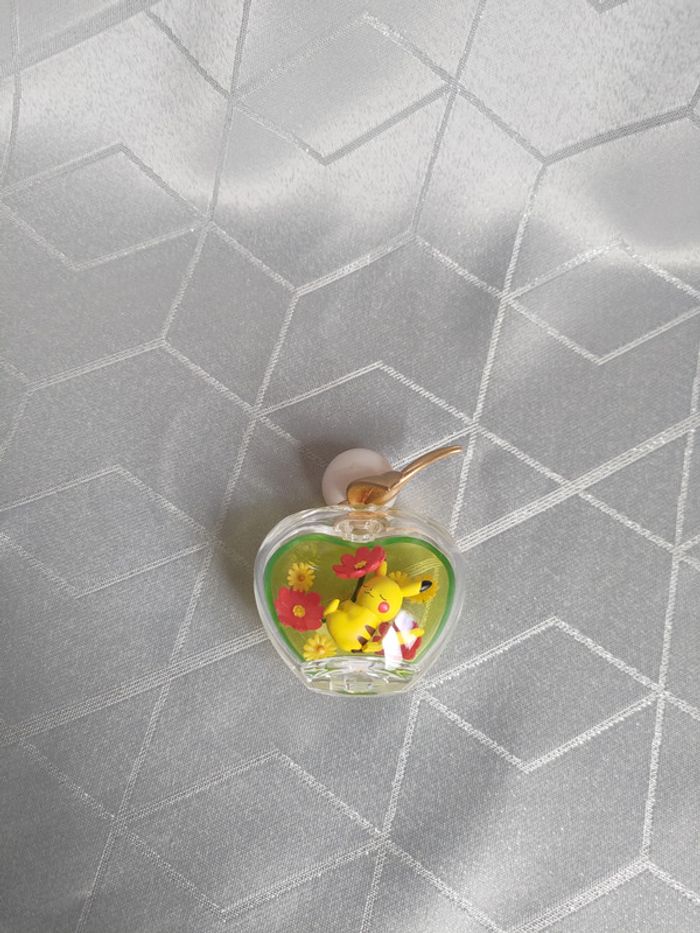 Figurine Pokémon Petite Fleur EX Galar – Pikachu - photo numéro 2