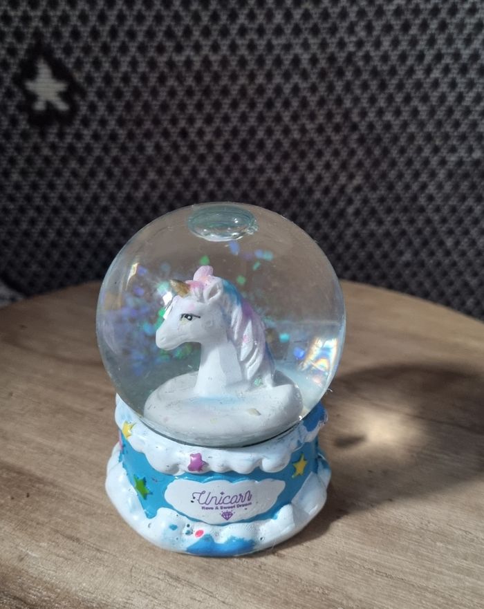 Boule à neige licorne