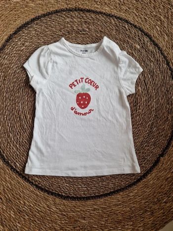 Joli tee-shirt manches courtes Kiabi taille 24 mois