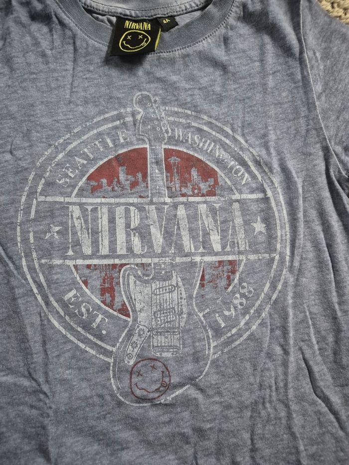 Lot de 4 t-shirts MC motifs asterix ou Nirvana - 4 ans - photo numéro 5