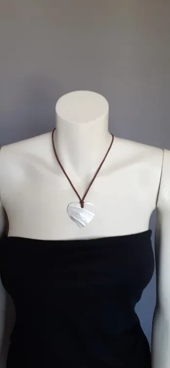 Joli pendentif en nacre