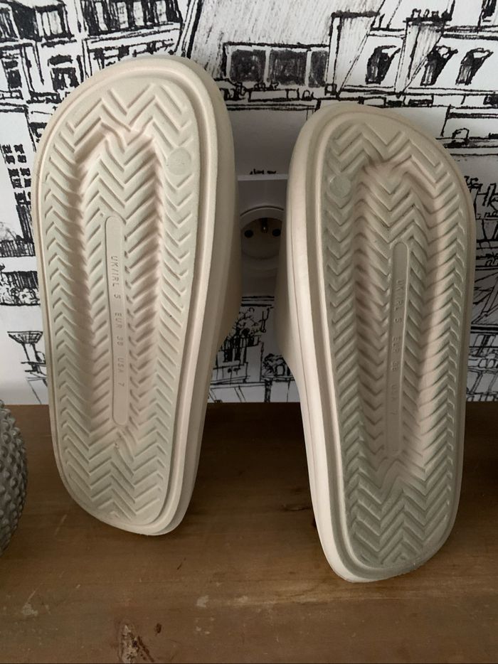 Tong 🩴 beige Primark pointure 38 usa 7 uk irl 5. - photo numéro 2