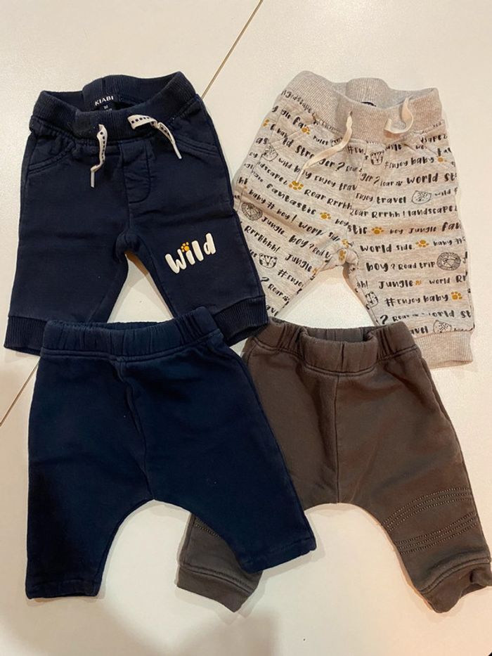 Lot 4 pantalons 1 mois