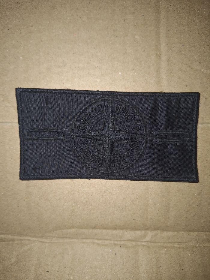 1 Patch Stone Island ghost black edition + 2 boutons - photo numéro 3