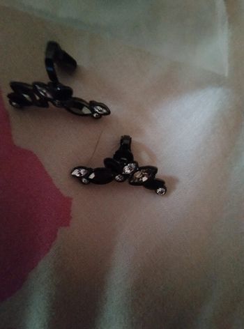 Boucles d'oreilles de cartilage
Noir et chromé Agatha