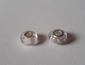 Charms perles transparentes avec fleurs