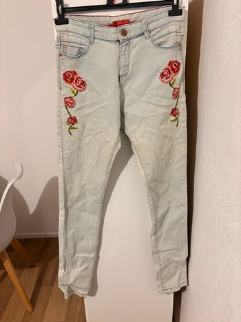 jeans à fleurs