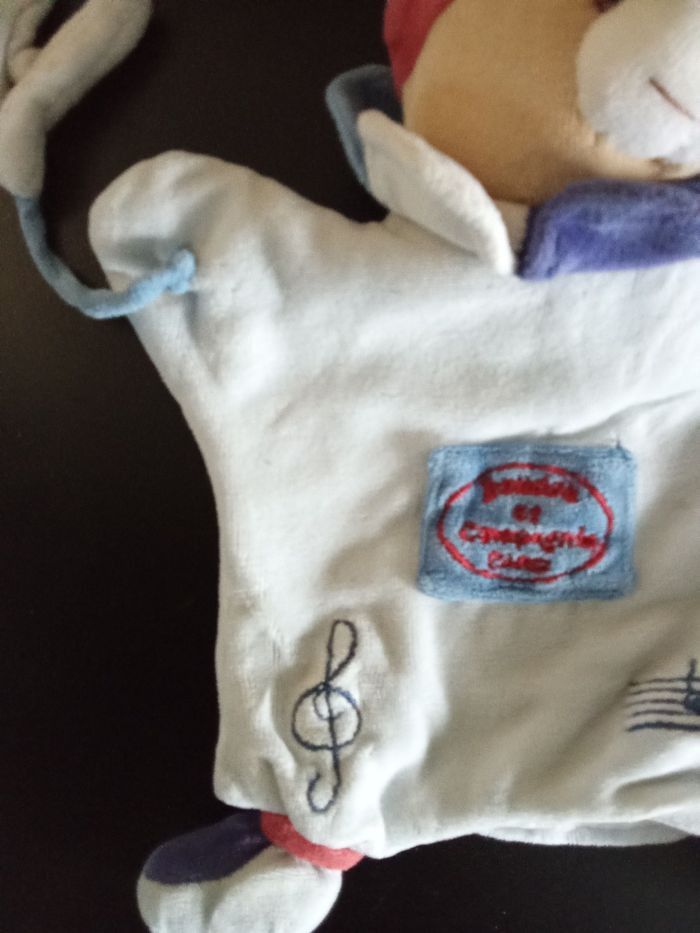 Doudou marionnette tête ours, chien , blanc, rouge, bleu , bonnet, broderie, enfant, bébé, mixte, doudou et compagnie, note de musique, vintage - photo numéro 3