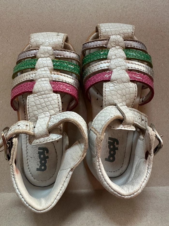 Nu pied fille - photo numéro 5