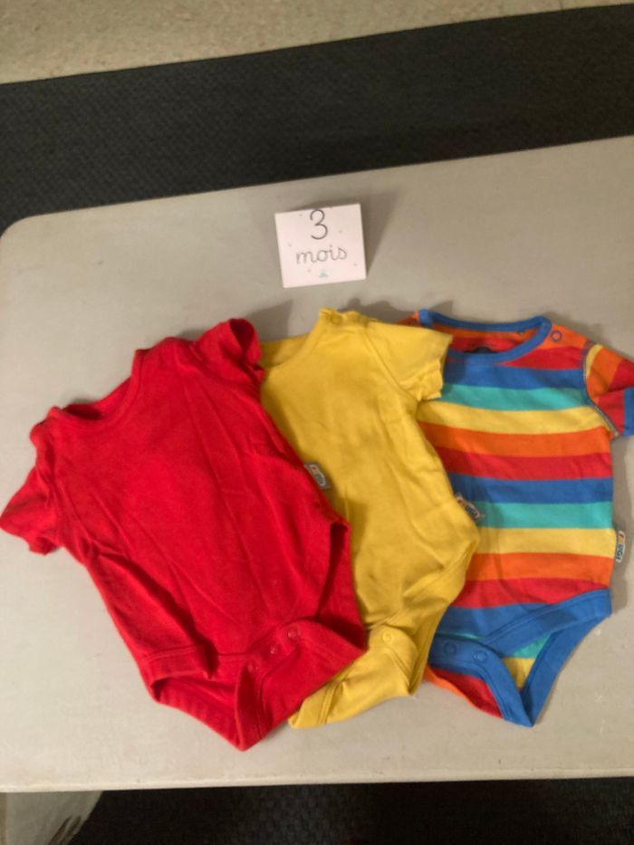 Lot de bodies Frugi