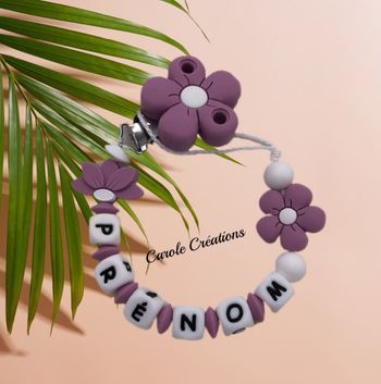 Attache tétine silicone personnalisé fleur mauve blanc