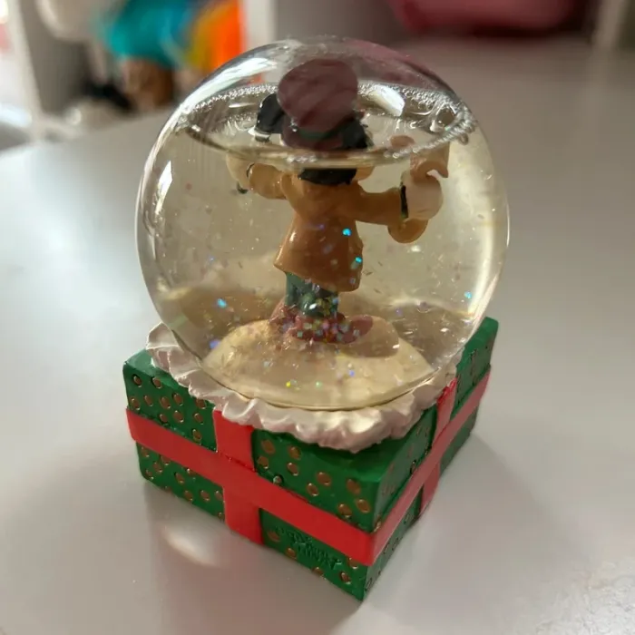 Figurine boule à neige disney mickey noël - photo numéro 5