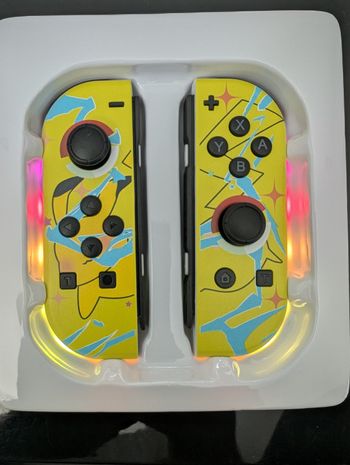 Manettes pikachu switch neuves
