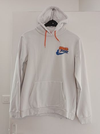 Sweat à capuche de la marque Naruto taille S en excellent état