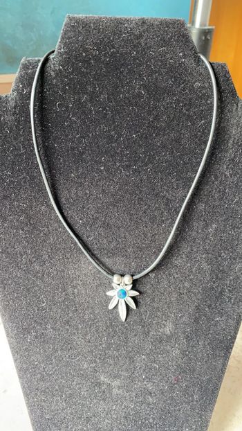 Collier fantaisie feuille