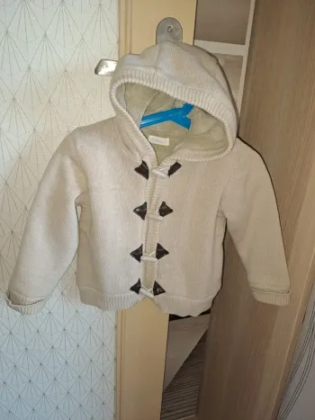 Gilet bien chaud beige bébérêve 24 mois super état