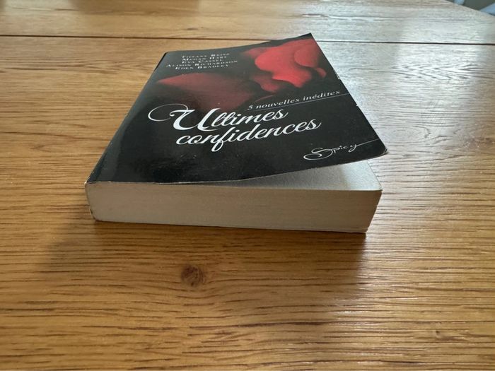 Livre Ultime Confidence – Roman en français – Très bon état - photo numéro 2