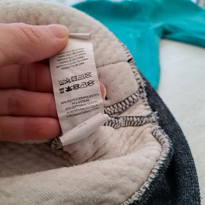 Gilet zippé - capuche - taille 140 cm - Primark - Automne hiver printemps - doublure chaude - photo numéro 4