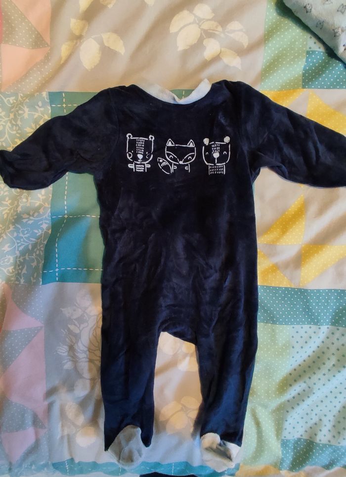 Lot vêtements pyjamas et bodies - photo numéro 6