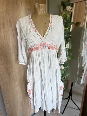 Jolie robe doublée femme