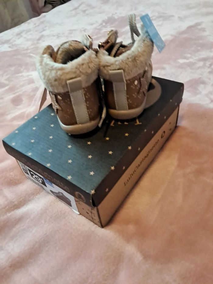 Chaussures fille neuve lulucastagnette taille 21 - photo numéro 4