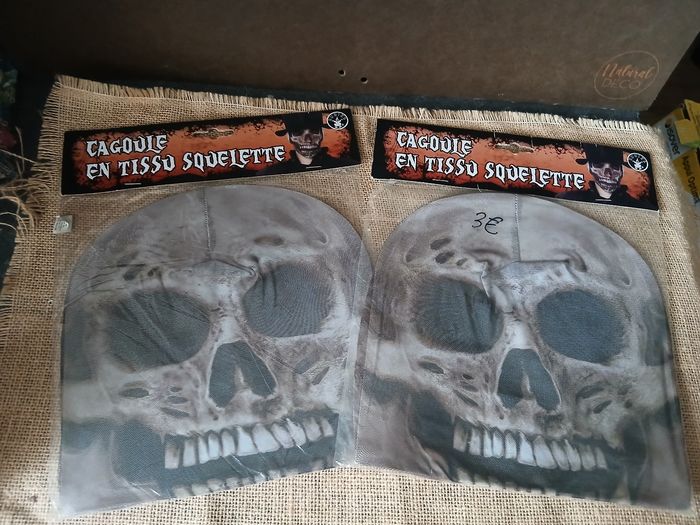Lot de deux cagoules en tissu squelette pour adultes.