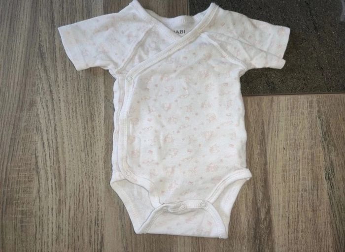 Lot 5 bodies manches courtes taille 1 mois - photo numéro 4