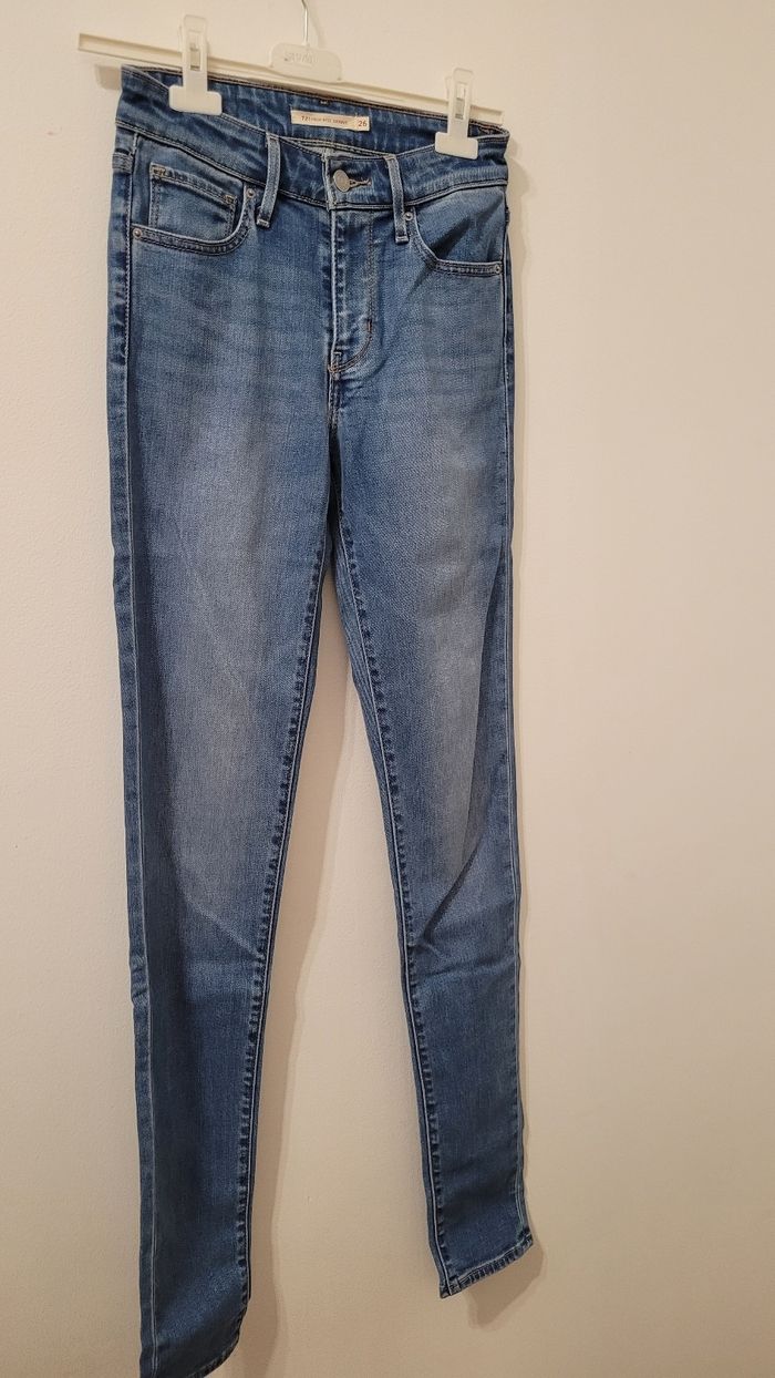 Jean levi's  W26 L34