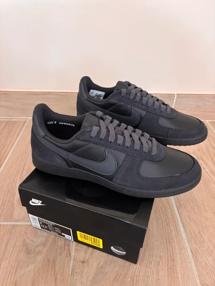 Baskets Nike Field Général neuves Taille 42,5