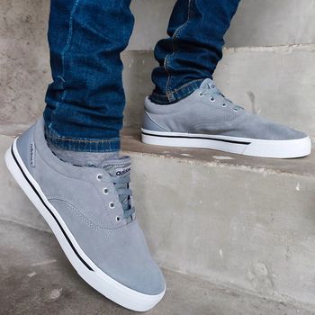 Baskets basses Adidas ultra légères taille 44