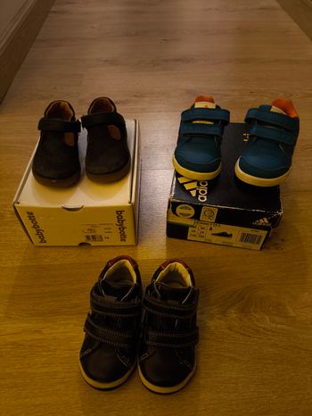 Lot de chaussures 19